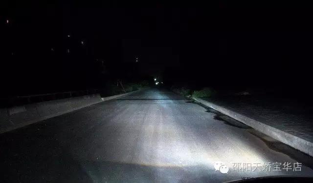 尤其是改過(guò)氙氣大燈的車(chē)主們，定期檢查電路，檢查火花塞是否積碳老化，這是很有必要的！